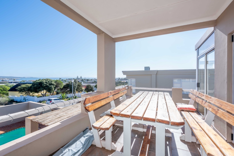 8 Bedroom Property for Sale in Middedorp Western Cape